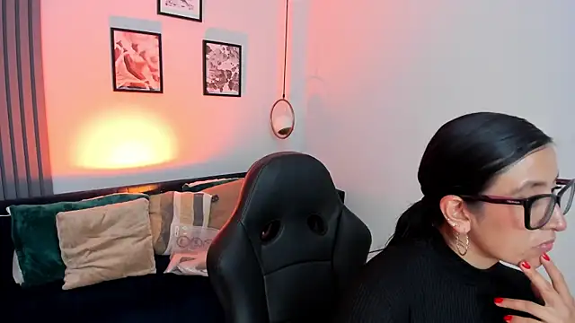 Snapshot of kira_moon__ chatting on February 24, 2026, 8:40 pm kira moon online show from February 24, 2026, 8:40 pm