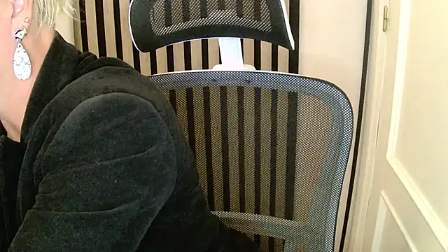 xxNoeliaxx online show from November 27, 2025, 7:43 am