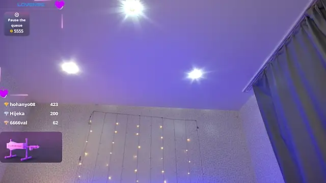 oliviiaa online show from December 21, 2024, 9:23 am