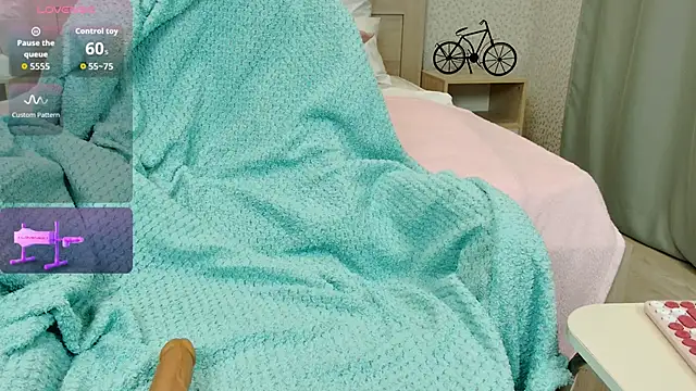 oliviiaa online show from October 6, 2025, 12:19 am