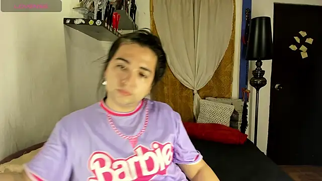 SARAMISHA online show from November 1, 2025, 3:58 pm