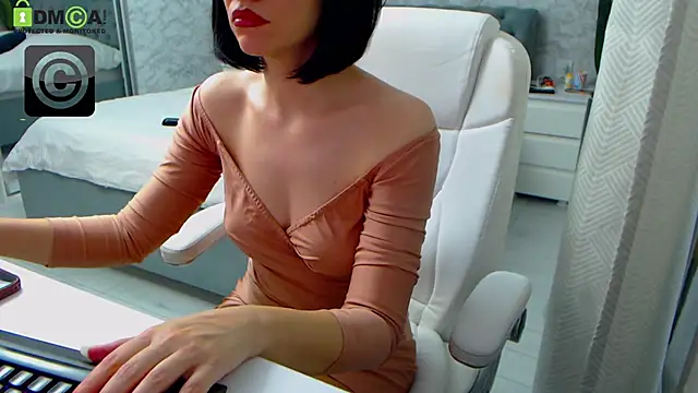 Ellysse  online show from December 21, 2025, 11:28 am