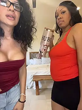 Snapshot of Latinaebony69 chatting on October 19, 2025, 7:47 pm Latinaebony69 online show from October 19, 2025, 7:47 pm