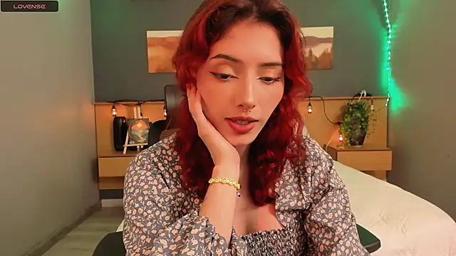 LiliJones  online show from February 6, 2025, 5:30 pm