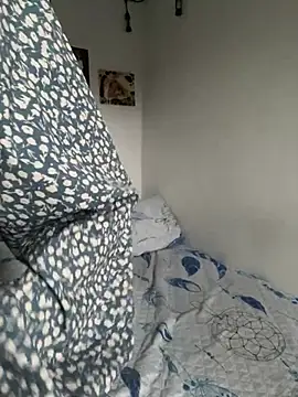 LiliJones  online show from March 4, 2025, 10:05 pm