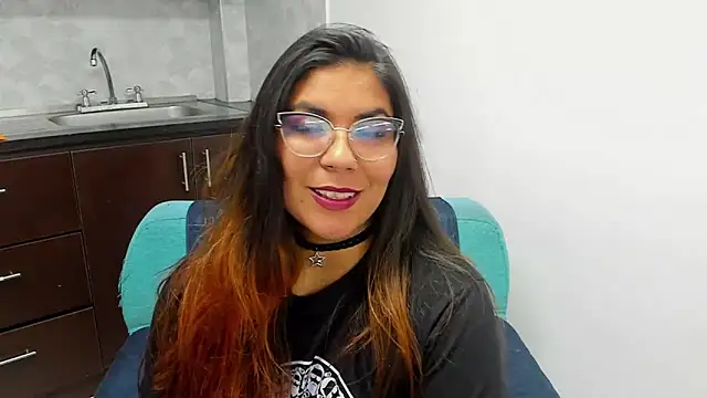 Luna Dumont online show from February 6, 2025, 2:26 pm