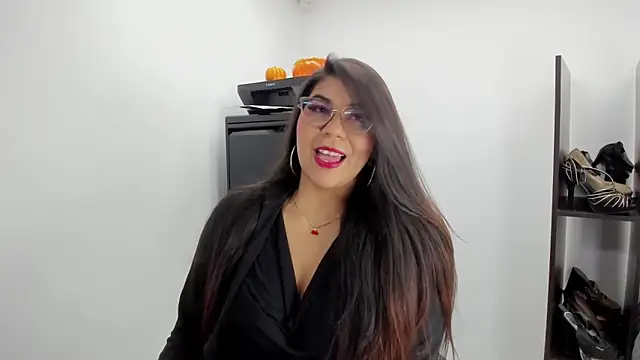 Luna Dumont online show from November 10, 2025, 11:20 am