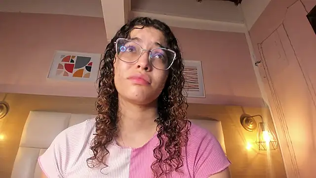 Snapshot of Dollar-girl chatting on December 24, 2024, 12:11 pm Dollar-girl online show from December 24, 2024, 12:11 pm