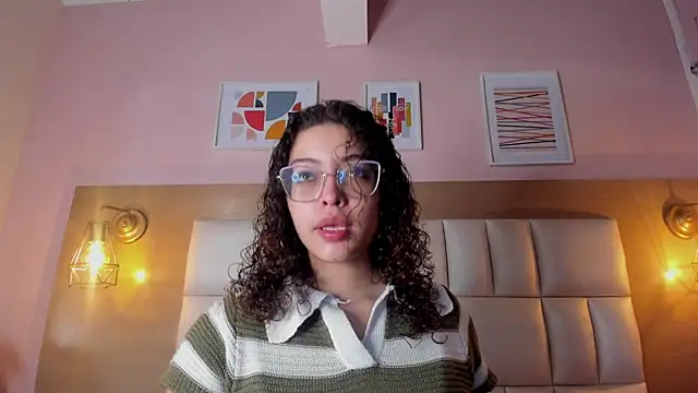 Snapshot of Dollar-girl chatting on January 13, 2025, 12:13 pm Dollar-girl online show from January 13, 2025, 12:13 pm
