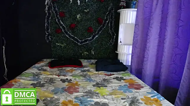 Snapshot of Mr_MrsCurie chatting on December 17, 2025, 10:49 pm Mr MrsCurie online show from December 17, 2025, 10:49 pm