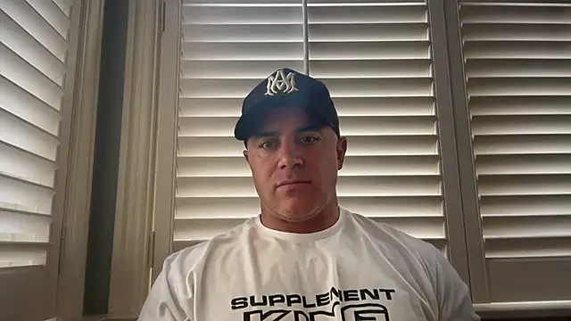 Snapshot of Bad_daddy21 chatting on November 17, 2025, 7:19 pm Bad daddy21 online show from November 17, 2025, 7:19 pm