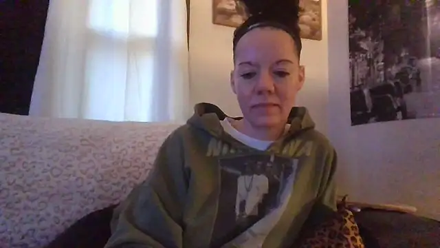 SidneyRaee online show from November 2, 2025, 3:14 pm