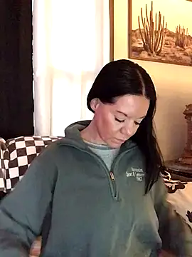 Snapshot of SidneyRaee chatting on December 18, 2025, 6:03 pm SidneyRaee online show from December 18, 2025, 6:03 pm