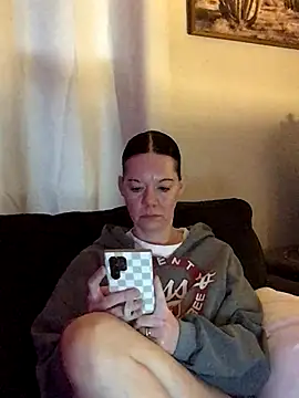 Snapshot of SidneyRaee chatting on January 6, 2026, 3:27 pm SidneyRaee online show from January 6, 2026, 3:27 pm