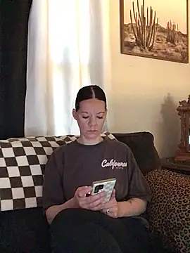 Snapshot of SidneyRaee chatting on March 9, 2026, 4:11 pm SidneyRaee online show from March 9, 2026, 4:11 pm