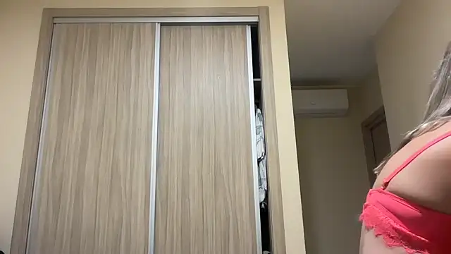 naughtyhollyxxxx online show from October 16, 2025, 3:13 pm