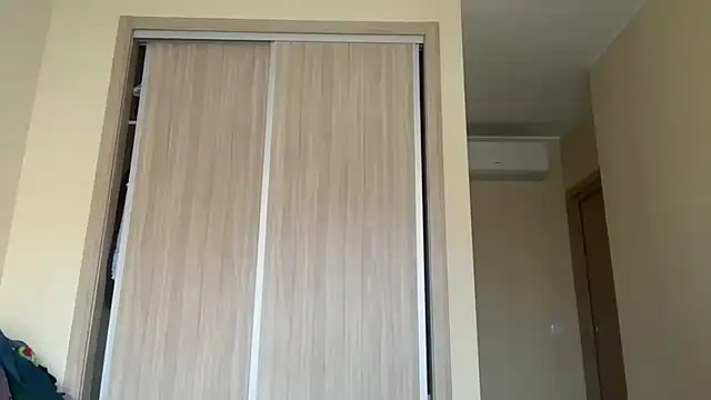 naughtyhollyxxxx online show from December 15, 2025, 9:02 am