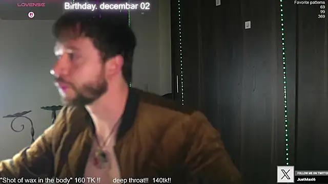 Snapshot of just_maxii chatting on November 22, 2025, 11:04 pm just maxii online show from November 22, 2025, 11:04 pm