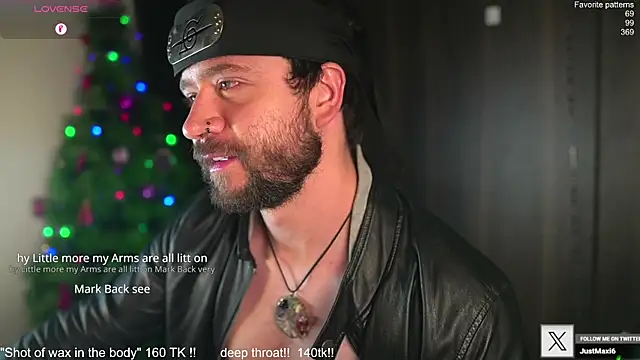 Snapshot of just_maxii chatting on December 20, 2025, 12:29 am just maxii online show from December 20, 2025, 12:29 am