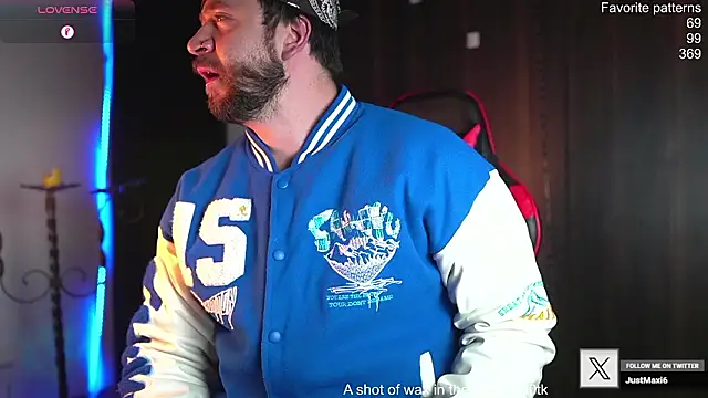 Snapshot of just_maxii chatting on February 17, 2026, 10:38 pm just maxii online show from February 17, 2026, 10:38 pm