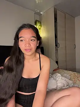 Snapshot of Nina-Eros1 chatting on February 21, 2026, 11:39 pm Nina-Eros1 online show from February 21, 2026, 11:39 pm