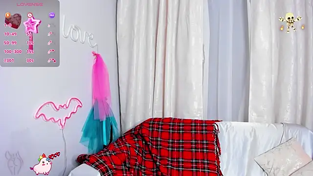 jessica tiny online show from November 10, 2025, 1:04 am