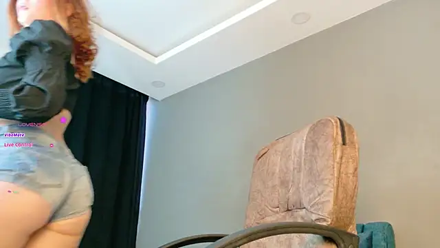 Snapshot of karen_brave chatting on January 17, 2026, 10:35 pm karen brave online show from January 17, 2026, 10:35 pm