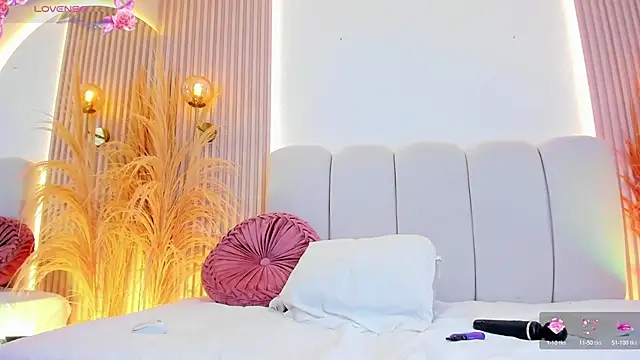 carolriveraa  online show from November 18, 2025, 8:13 pm