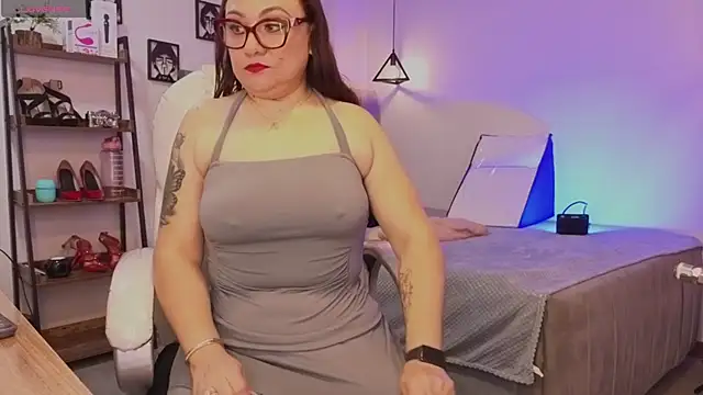 lady nylon  online show from October 28, 2025, 12:09 pm