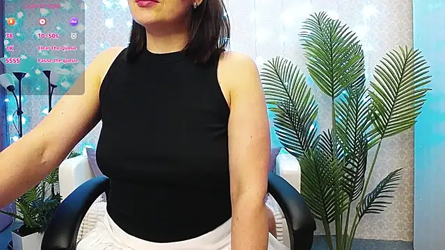 Camelia Lillie online show from November 23, 2025, 3:17 am