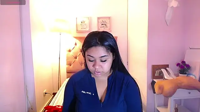 Nahom1  online show from December 15, 2025, 8:35 pm