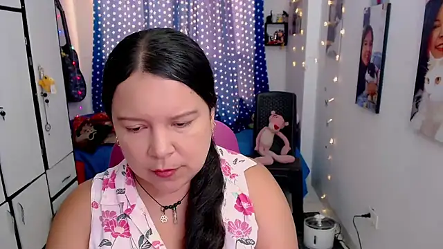 claryssa  online show from November 4, 2025, 8:30 pm