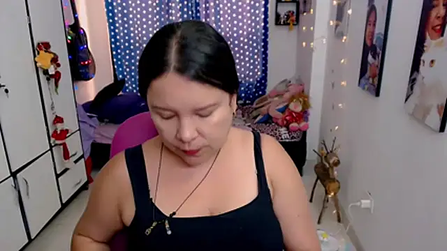 claryssa  online show from February 4, 2026, 8:58 pm