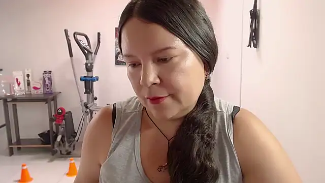 claryssa  online show from May 13, 2026, 8:38 pm