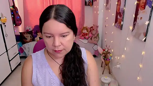 claryssa  online show from May 17, 2026, 9:00 pm