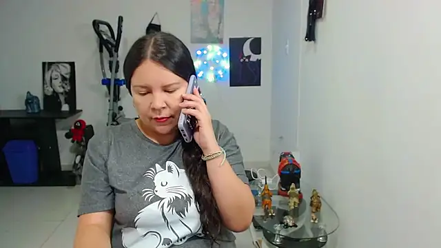 claryssa  online show from May 31, 2026, 4:09 am