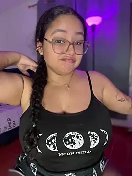 Snapshot of CurlyGirl_1 chatting on February 4, 2026, 1:44 am CurlyGirl 1 online show from February 4, 2026, 1:44 am