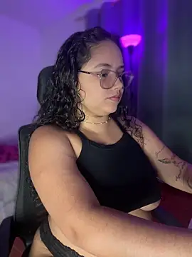 Snapshot of CurlyGirl_1 chatting on March 4, 2026, 11:33 pm CurlyGirl 1 online show from March 4, 2026, 11:33 pm