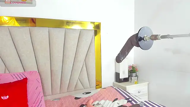 angel dthroatt online show from December 11, 2024, 3:05 pm