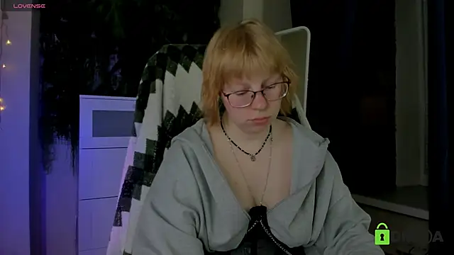 Snapshot of Melissa_Wells chatting on April 16, 2026, 9:39 pm Melissa Wells online show from April 16, 2026, 9:39 pm