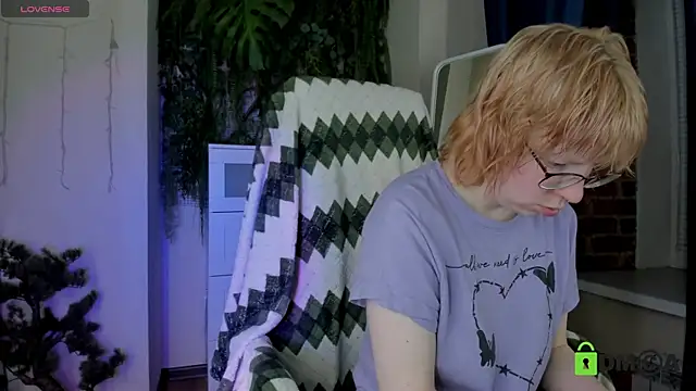 Snapshot of Melissa_Wells chatting on April 17, 2026, 9:18 pm Melissa Wells online show from April 17, 2026, 9:18 pm