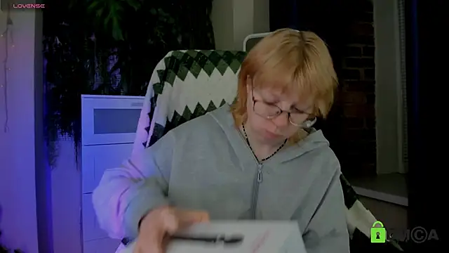 Snapshot of Melissa_Wells chatting on April 23, 2026, 10:12 pm Melissa Wells online show from April 23, 2026, 10:12 pm