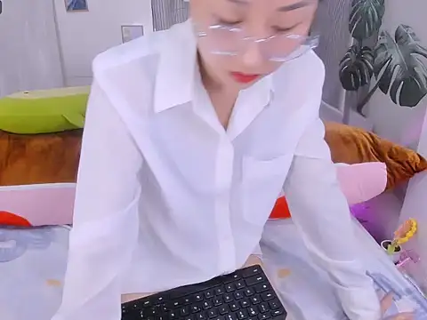 Snapshot of Ly__ chatting on April 8, 2026, 3:39 am Ly online show from April 8, 2026, 3:39 am