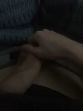 Snapshot of Luki475 chatting on December 3, 2024, 8:27 am Luki475 online show from December 3, 2024, 8:27 am