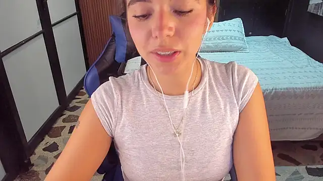NicolRoss  online show from July 21, 2026, 11:29 pm