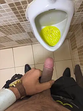 Snapshot of hitlar1026 chatting on November 4, 2025, 1:32 pm hitlar1026 online show from November 4, 2025, 1:32 pm