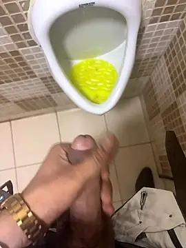 Snapshot of hitlar1026 chatting on November 20, 2025, 6:35 am hitlar1026 online show from November 20, 2025, 6:35 am