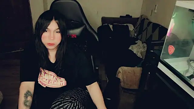 Snapshot of evelyntvsexy chatting on July 13, 2026, 7:44 am evelyntvsexy online show from July 13, 2026, 7:44 am