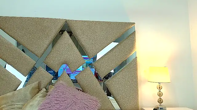 Snapshot of IsabellMendez_ chatting on January 7, 2026, 10:12 pm IsabellMendez online show from January 7, 2026, 10:12 pm