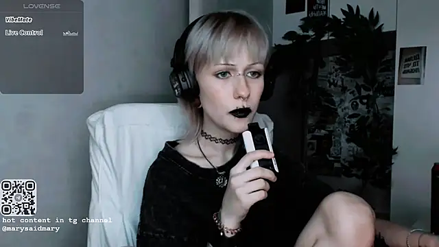 Snapshot of say_mary chatting on October 15, 2025, 12:44 am say mary online show from October 15, 2025, 12:44 am